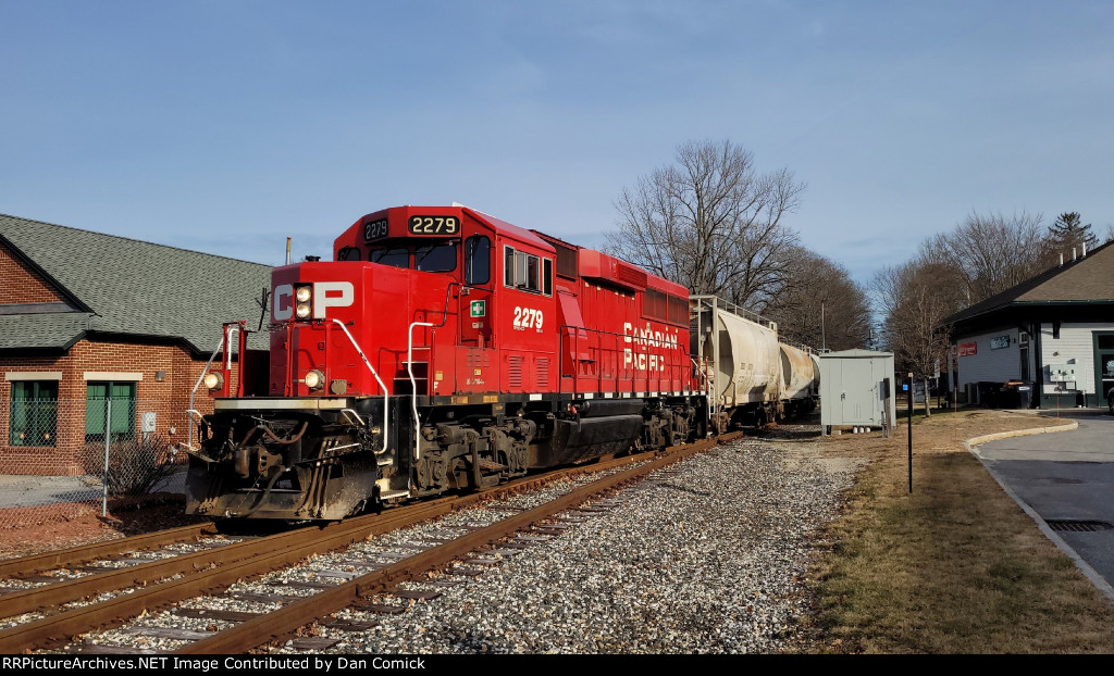 CP 2279 Leads F17 into Brunswick